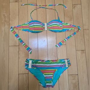 Bikini Trina Turk size 6/8 in great condition, multicolor with removable padding